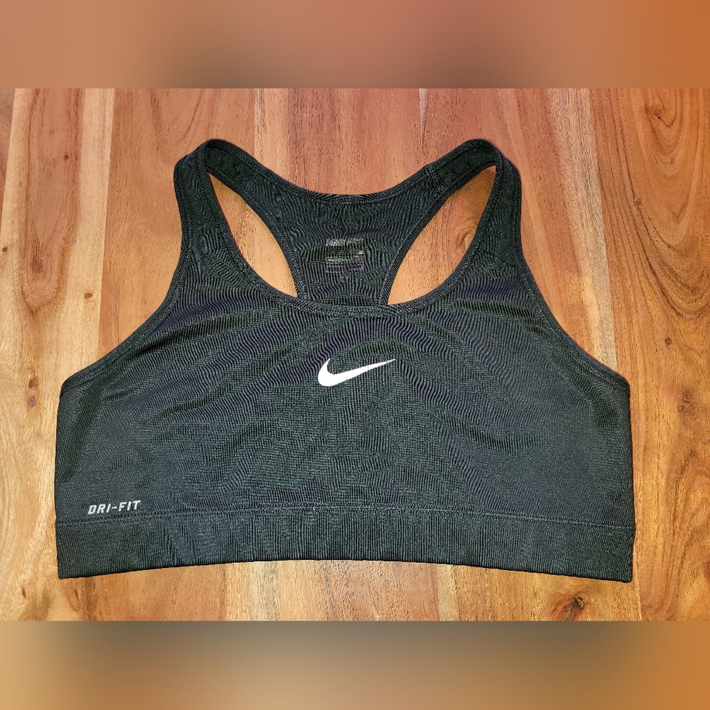L Nike sports bra